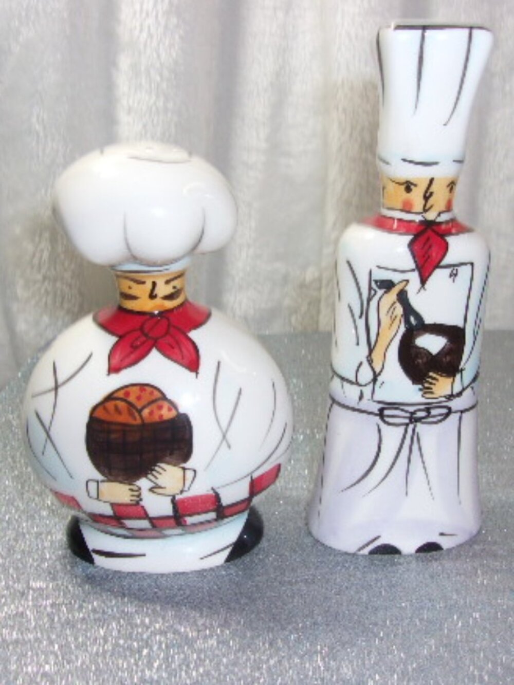 H-428 SALT AND PEPPER CHEF SHAKERS CERAMIC